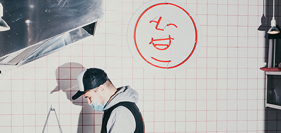 蘭格斯酒吧標志設(shè)計